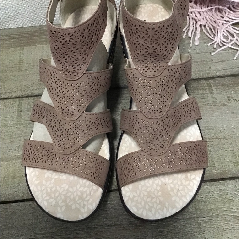 JBU Bianca taupe lacer cut wedge sandal.NWOB